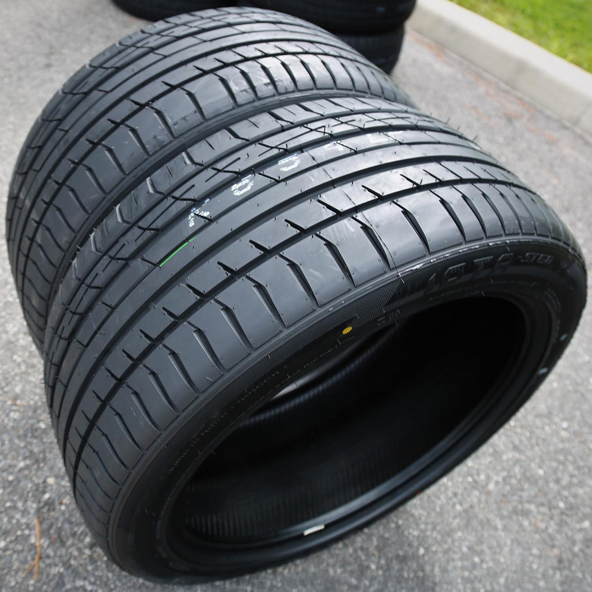4 All Season 20 inch Tires V416