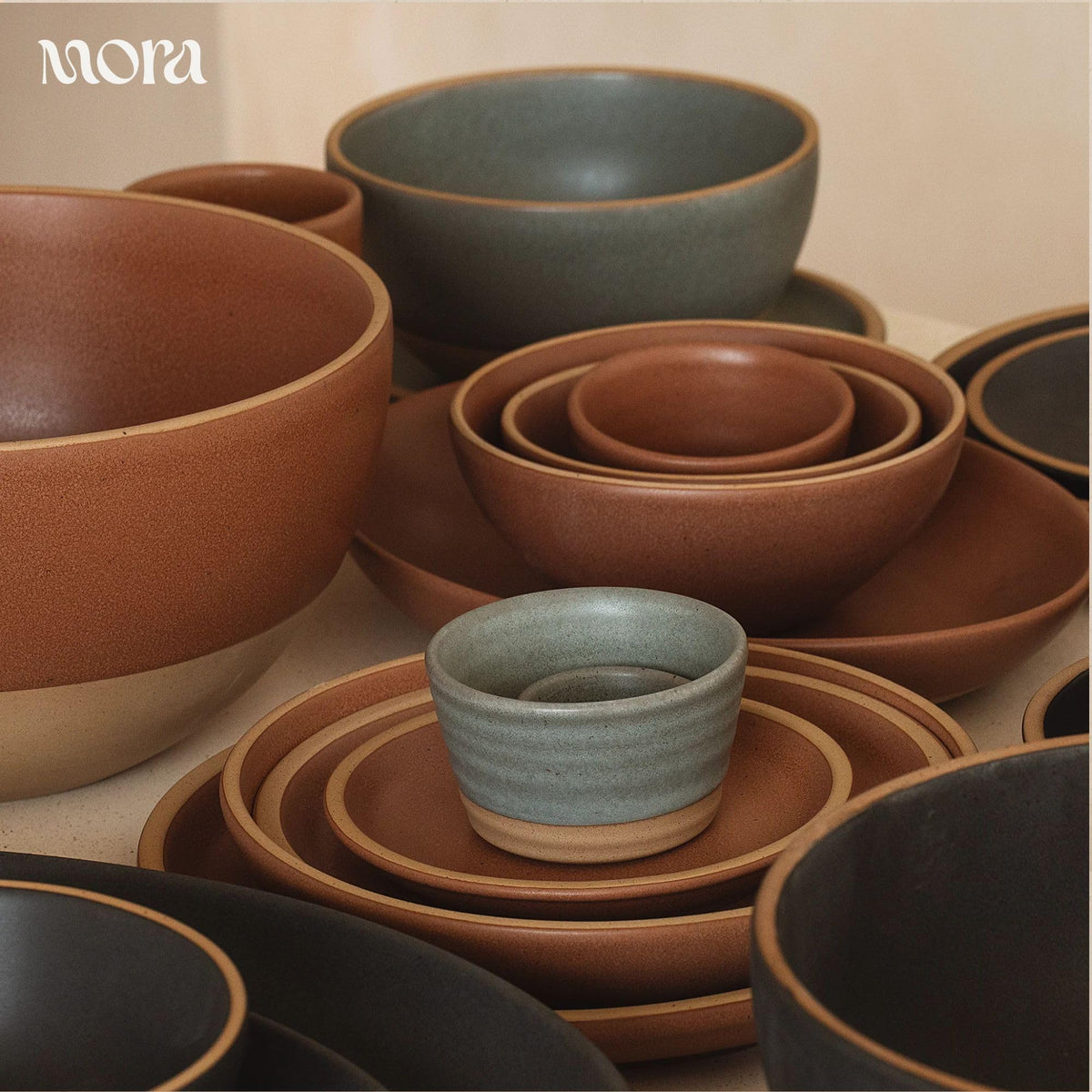 Set of 4 Ceramic Bowls F31618
